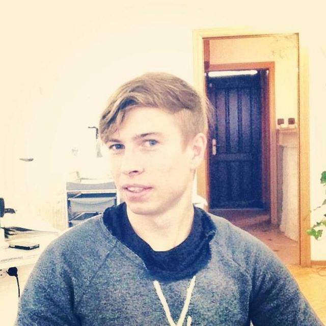 Znany piłkarz odwiedził zafundował sobie nową fryzurę (FOTO)