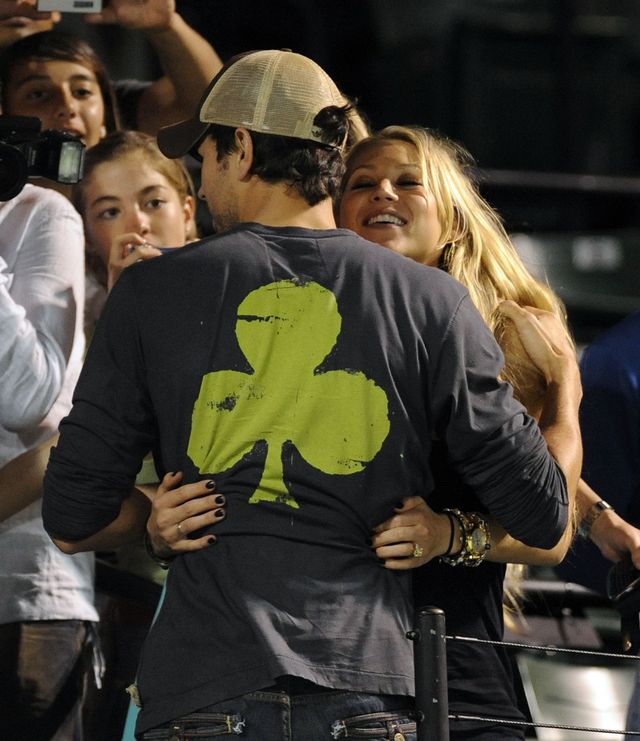 Iglesias i Kournikova wybudowali 5-metrowy mur wokół swej posiadłości