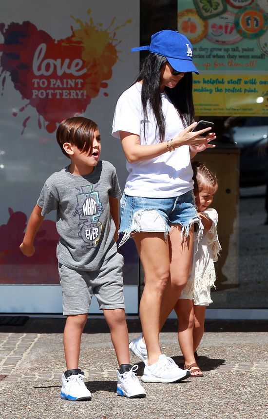 Subtelna różnica między mamą-Kim, a mamą-Kourtney (FOTO) Subtelna różnica między mamą-Kim, a mamą-Kourtney (FOTO)