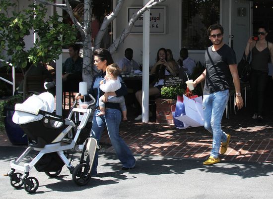 Córeczka Kourtney Kardashian rośnie jak na drożdżach (FOTO)