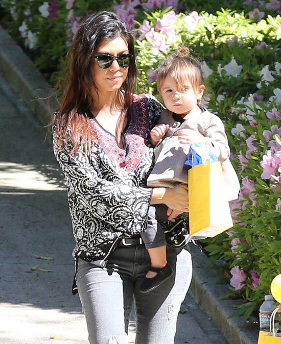 Kourtney Kardashian zabrała dzieci na ustawkę (FOTO)