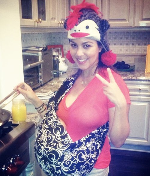 Kourtney Kardashian robi śniadanie dla Kim (FOTO)