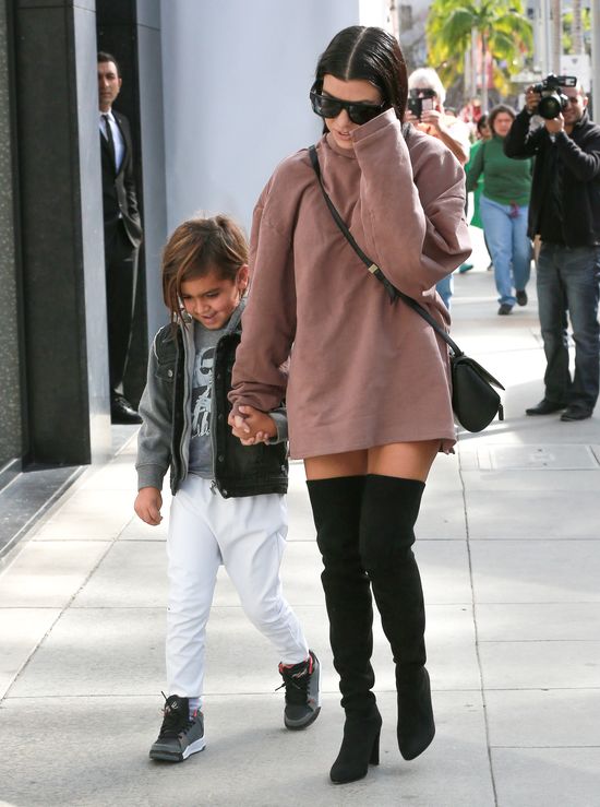 Kourtney Kardashian zapomniała założyć spodni? (FOTO)