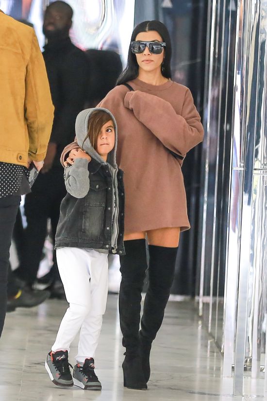 Kourtney Kardashian zapomniała założyć spodni? (FOTO)