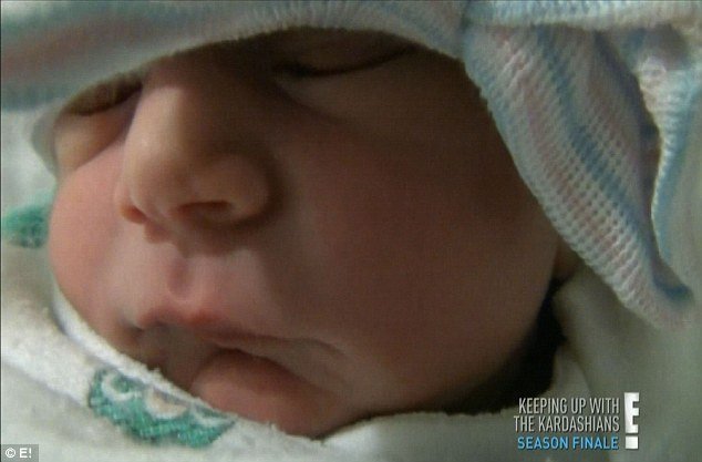 Kourtney Kardashian sama wyjmowała rodzącą się córeczkę 