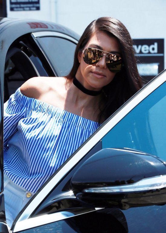 Chcesz być trendy, podglądaj Kourtney Kardashian (FOTO)