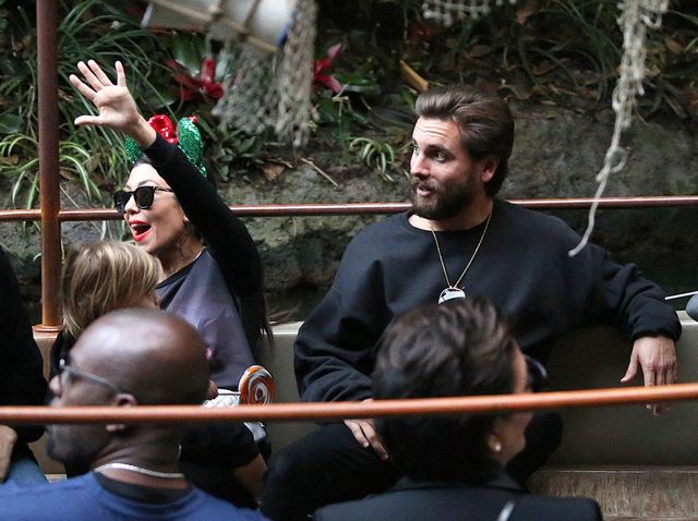 Ona, on i TEN TRZECI (FOTO)