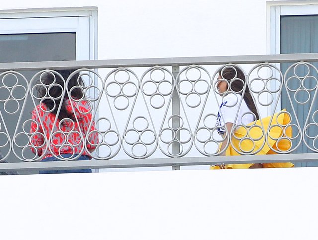 Czy Kourtney Kardashian chodzi bez majtek? (FOTO) Czy Kourtney Kardashian chodzi bez majtek? (FOTO)