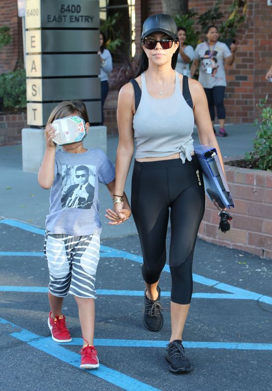 Kourtney Kardashian z synkiem w drodze z kliniki (FOTO)