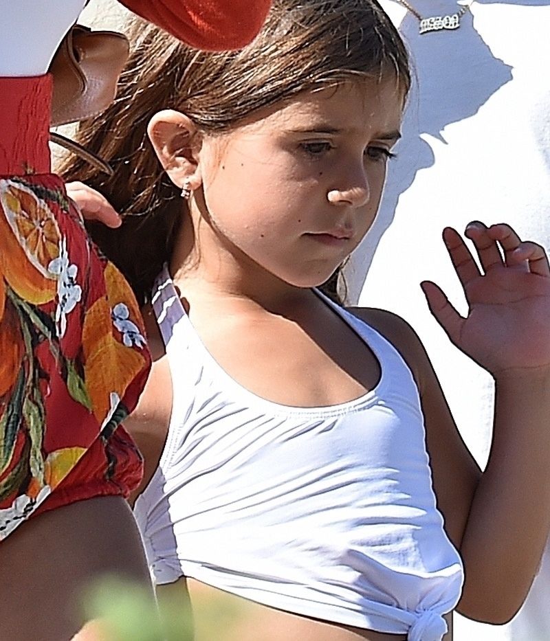 Kourtney Kardashian zabrała dzieci na wakacje (ZDJĘCIA)