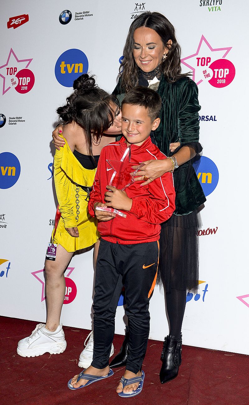 Kasia Kowalska z DZIEĆMI na ściance. Jej córka kradnie SHOW (ZDJĘCIA)