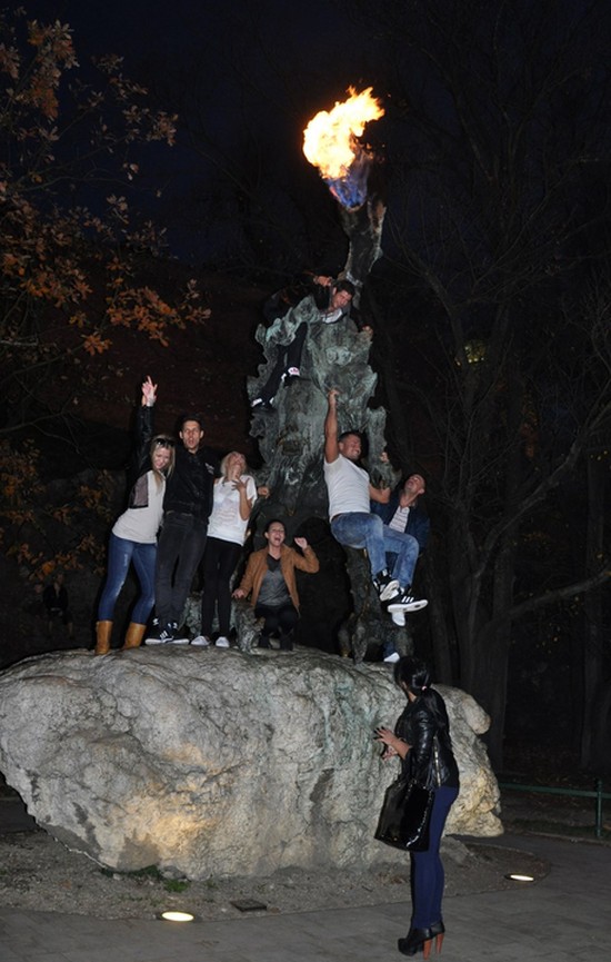 Ekipa z Warszawy imprezuje w Krakowie Ekipa z Warszawy imprezuje w Krakowie