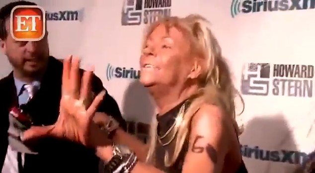 Dramat na czerwonym dywanie - Opalona Mama w akcji