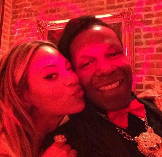 Kris Jenner imprezuje z Beyonce (FOTO) Kris Jenner imprezuje z Beyonce (FOTO)