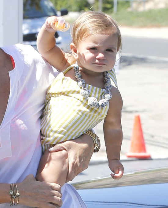 Kris Jenner zajmuje się wnuczką (FOTO) Kris Jenner zajmuje się wnuczką (FOTO)