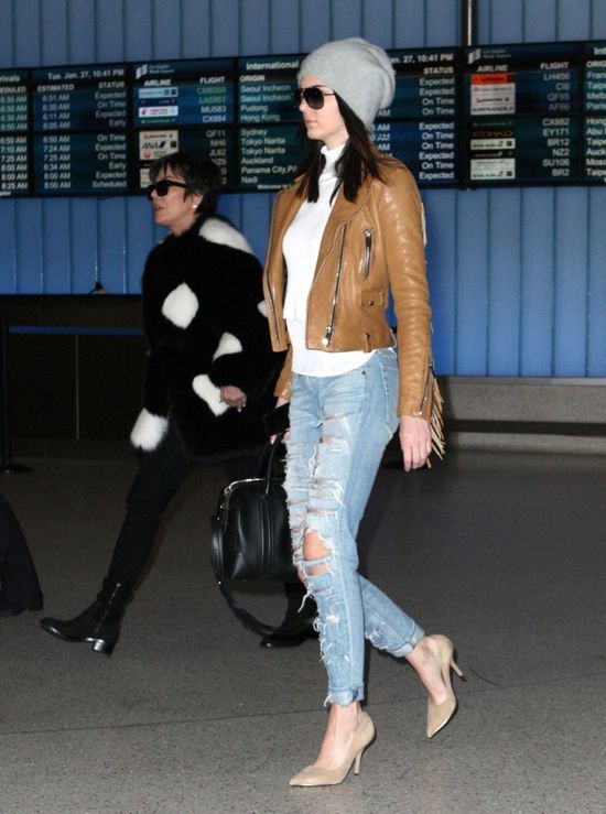 Ile bagaży Kris i Kendall Jenner zabrały do Paryża? (FOTO)