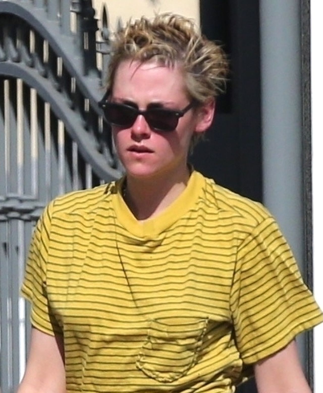 Wielkie MAJTY od Calvina Kleina i brązowe skarpety (ZDJĘCIA) Wielkie MAJTY od Calvina Kleina i brązowe skarpety (ZDJĘCIA)