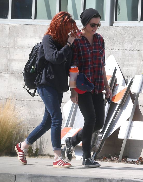 Kristen Stewart na randce z dziewczyną (FOTO) Kristen Stewart na randce z dziewczyną (FOTO)