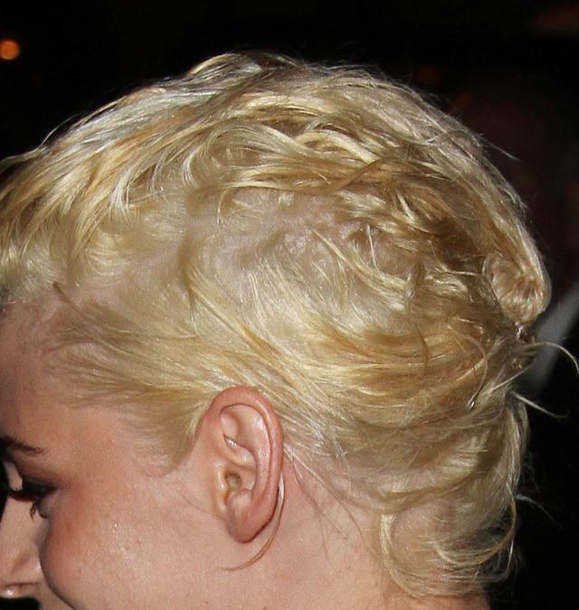 O RANY! CO ona zrobiła ze swoimi pięknymi WŁOSAMI?! (FOTO)