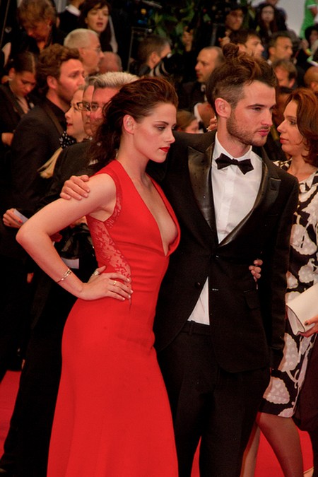 Kristen Stewart błysnęła biustem w Cannes (FOTO)