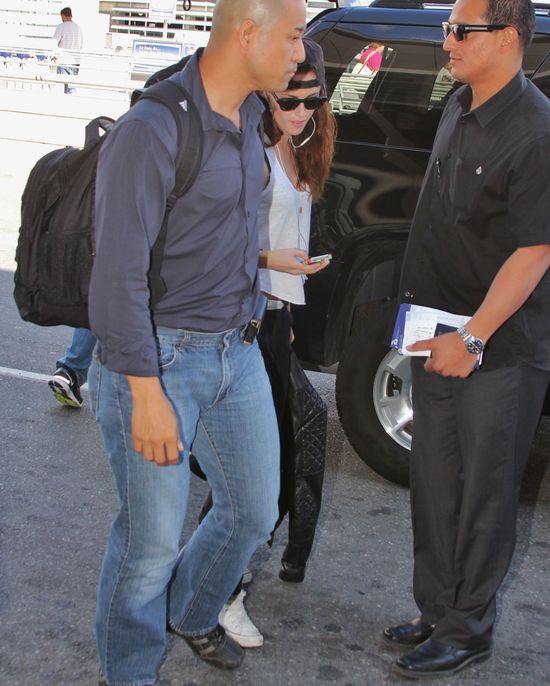 Kristen Stewart nadal w czapce Roberta Pattinsona (FOTO)