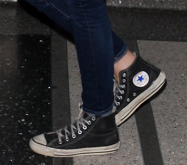 Pozowała dla Vogue, a nosi brudne trampki (FOTO)