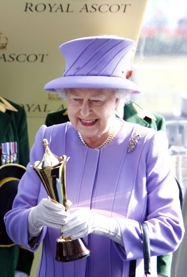 Musisz TO wiedzieć o lakierze do paznokci, którego używa królowa Elżbieta