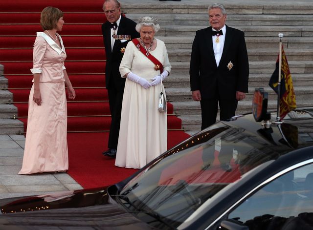 O 3 w nocy w Pałacu Buckingham zostało zwołane NADZWYCZAJNE SPOTKANIE