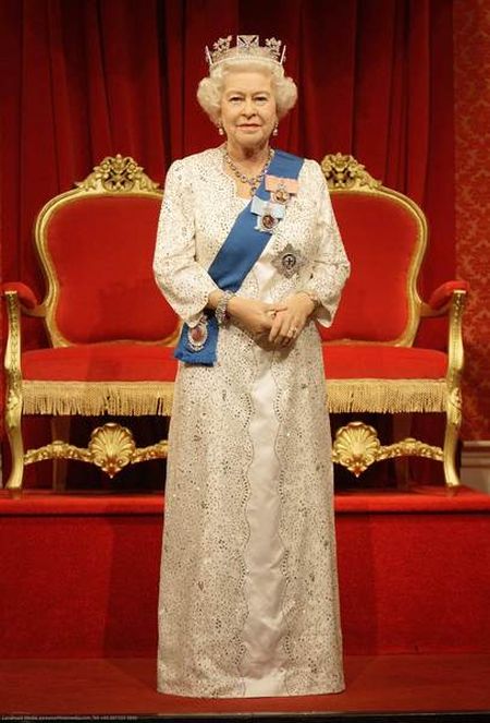 Nowa Królowa Elżbieta z wosku