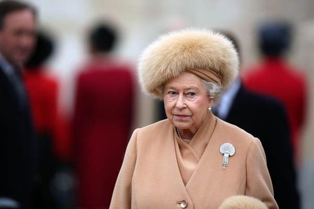 Majtki Królowej Elżbiety II na sprzedaż (FOTO)