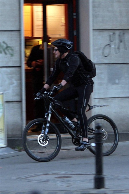 Krzysztof Ibisz z synem na rowerach (FOTO)