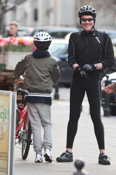 Krzysztof Ibisz z synem na rowerach (FOTO)