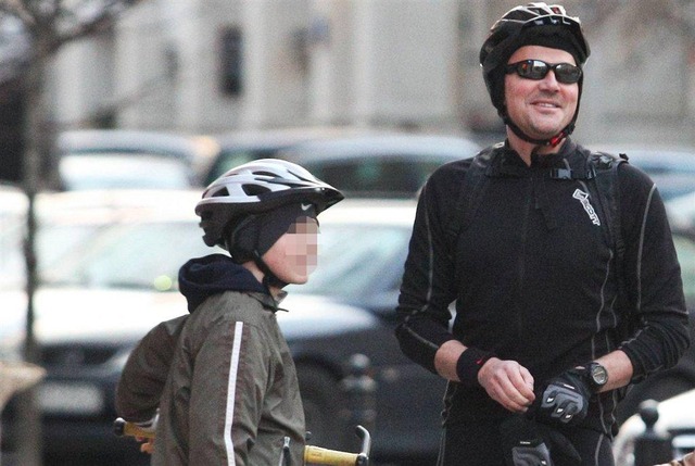 Krzysztof Ibisz z synem na rowerach (FOTO)