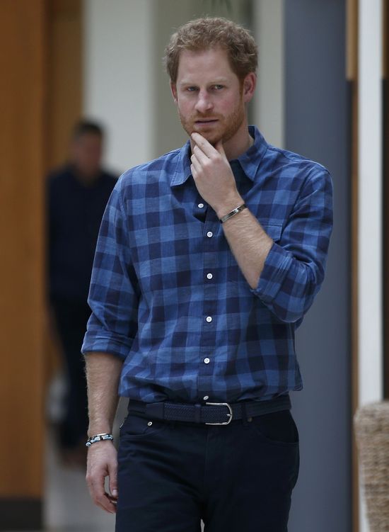 Książę Harry WYRZEKA SIĘ tytułu i odchodzi z rodziny królewskiej?