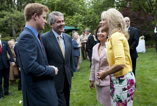 Książę Harry nie spędza czasu wyłącznie na imprezach (FOTO) Książę Harry nie spędza czasu wyłącznie na imprezach (FOTO)
