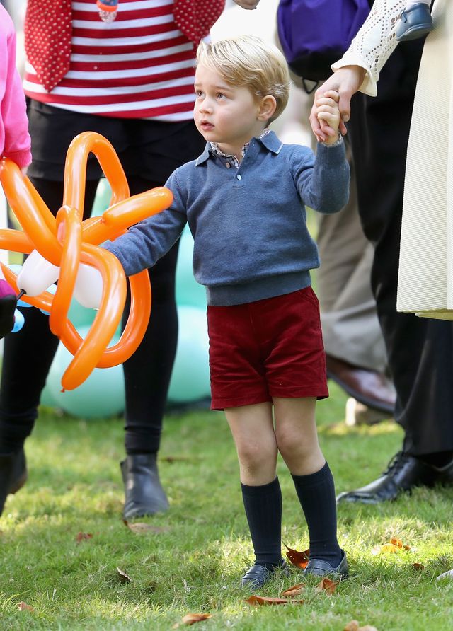 Dlaczego książę Jerzy zawsze nosi krótkie spodenki?