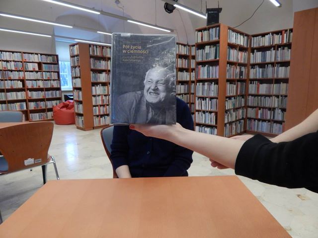 Carrie z książki Kinga w lubelskiej bibliotece (FOTO)