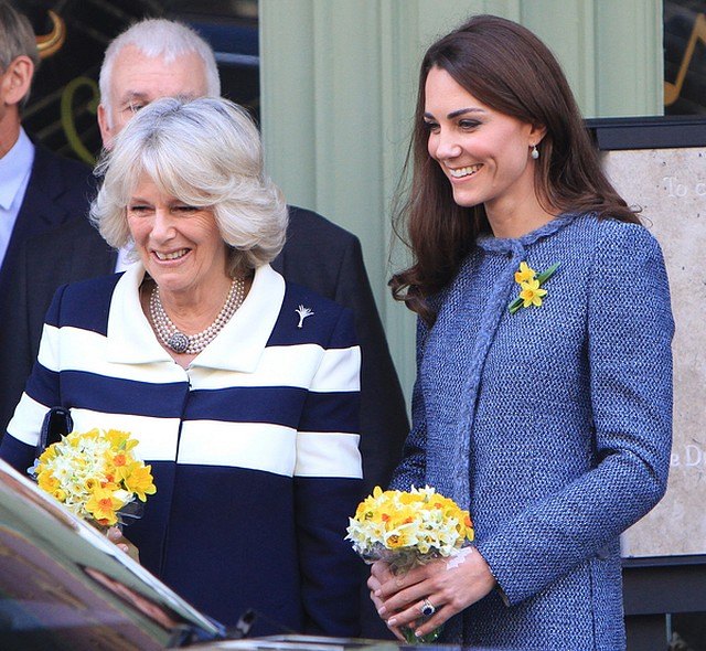 Ten płaszcz księżnej Catherine już widzieliśmy... (FOTO)