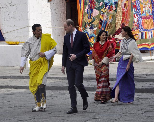 Te zdjęcia pokazują PRAWDZIWĄ relację Kate i Williama FOTO