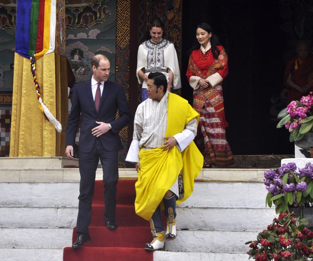 Te zdjęcia pokazują PRAWDZIWĄ relację Kate i Williama FOTO