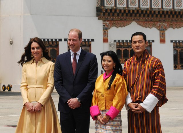 Te zdjęcia pokazują PRAWDZIWĄ relację Kate i Williama FOTO