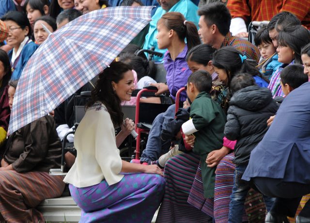 Te zdjęcia pokazują PRAWDZIWĄ relację Kate i Williama FOTO