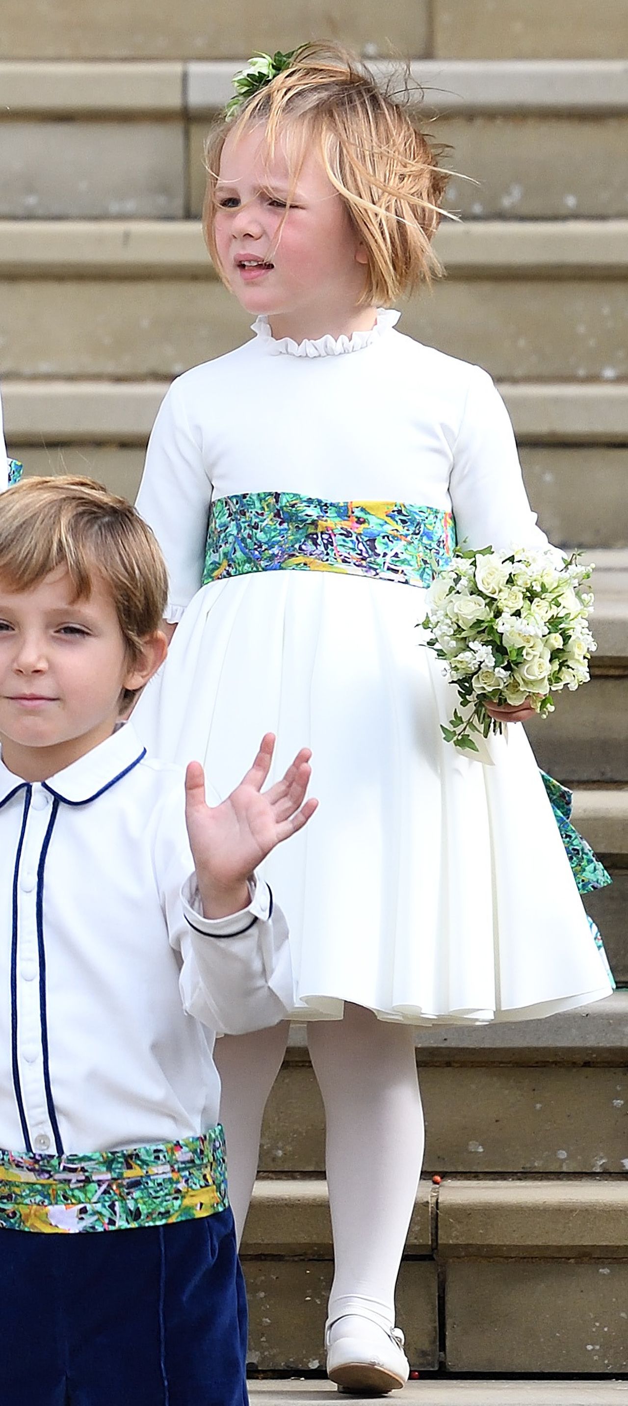 Mia Tindall bohaterką zdjęcia ślubnego księżniczki Eugenii - co trzyma w ręce?