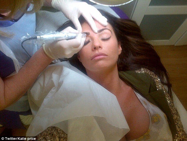 Katie Price zafundowała sobie makijaż permanetny (FOTO)