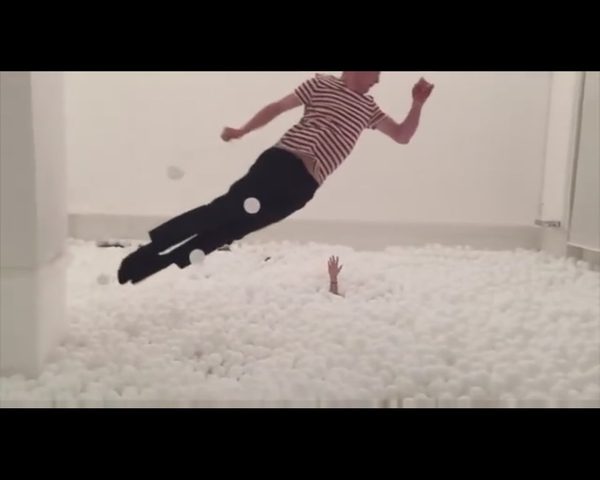 Chciałbyś się wykąpać w basenie pełnym piłeczek? [VIDEO]