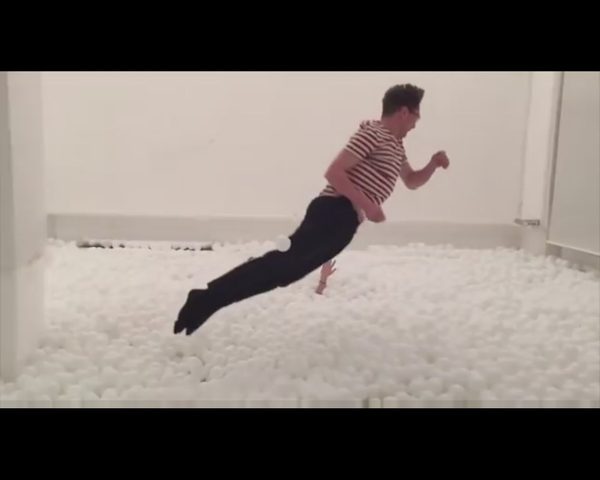 Chciałbyś się wykąpać w basenie pełnym piłeczek? [VIDEO]