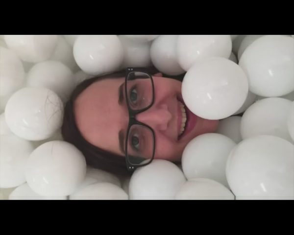 Chciałbyś się wykąpać w basenie pełnym piłeczek? [VIDEO]