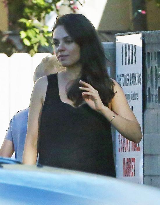 Ashton Kutcher nieźle sprawdza się w roli taty (FOTO)