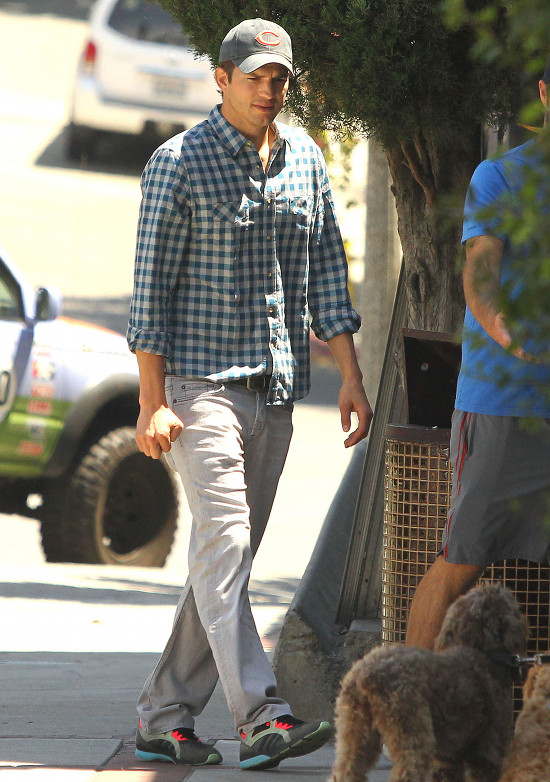 Ashton Kutcher jako Steve Jobs Ashton Kutcher jako Steve Jobs