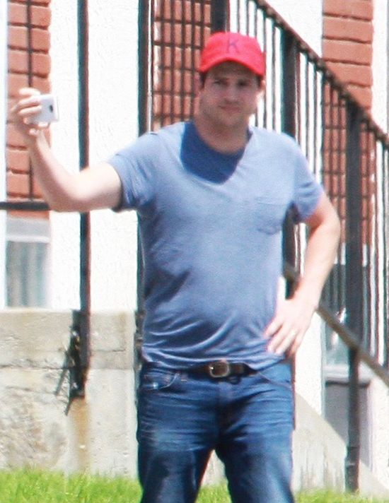 Co się z nim dzieje?! Brzuszek rośnie mu tak, jak jego żonie w ciąży